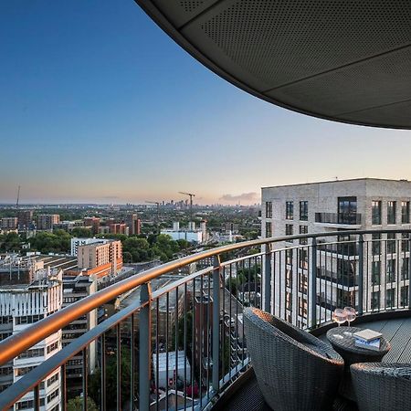 Amazing London City Skyline View & Transport Links Баркинг Экстерьер фото