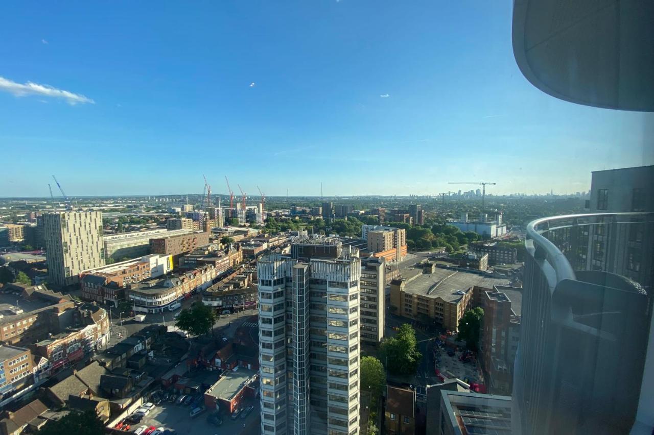 Amazing London City Skyline View & Transport Links Баркинг Экстерьер фото